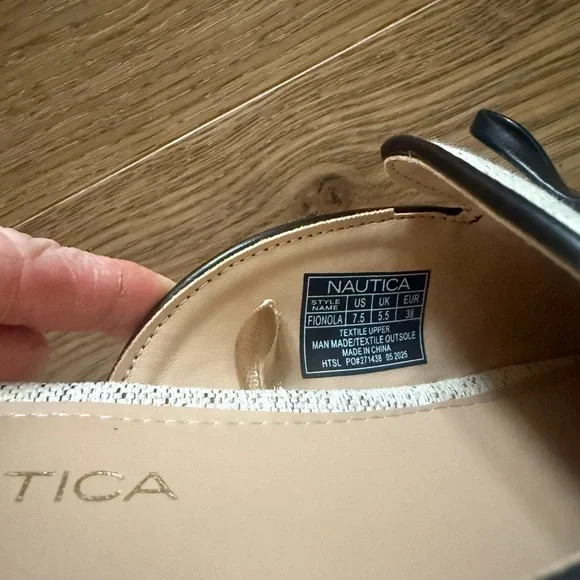 Nautica Women's Black and Cream Loafers Slip ons - Picture 2 of 3